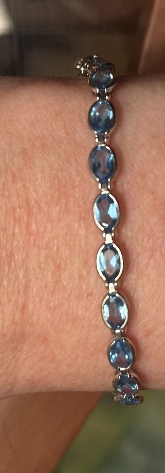 Oro blanco 14k con topacio azul 8,5 pulgadas 5 carros Foto 2 de 4