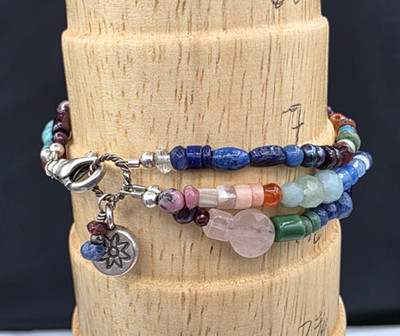 Dreisträngiges mehrfarbiges Edelsteinarmband Sterlingsilber Verschlussgröße 7,5