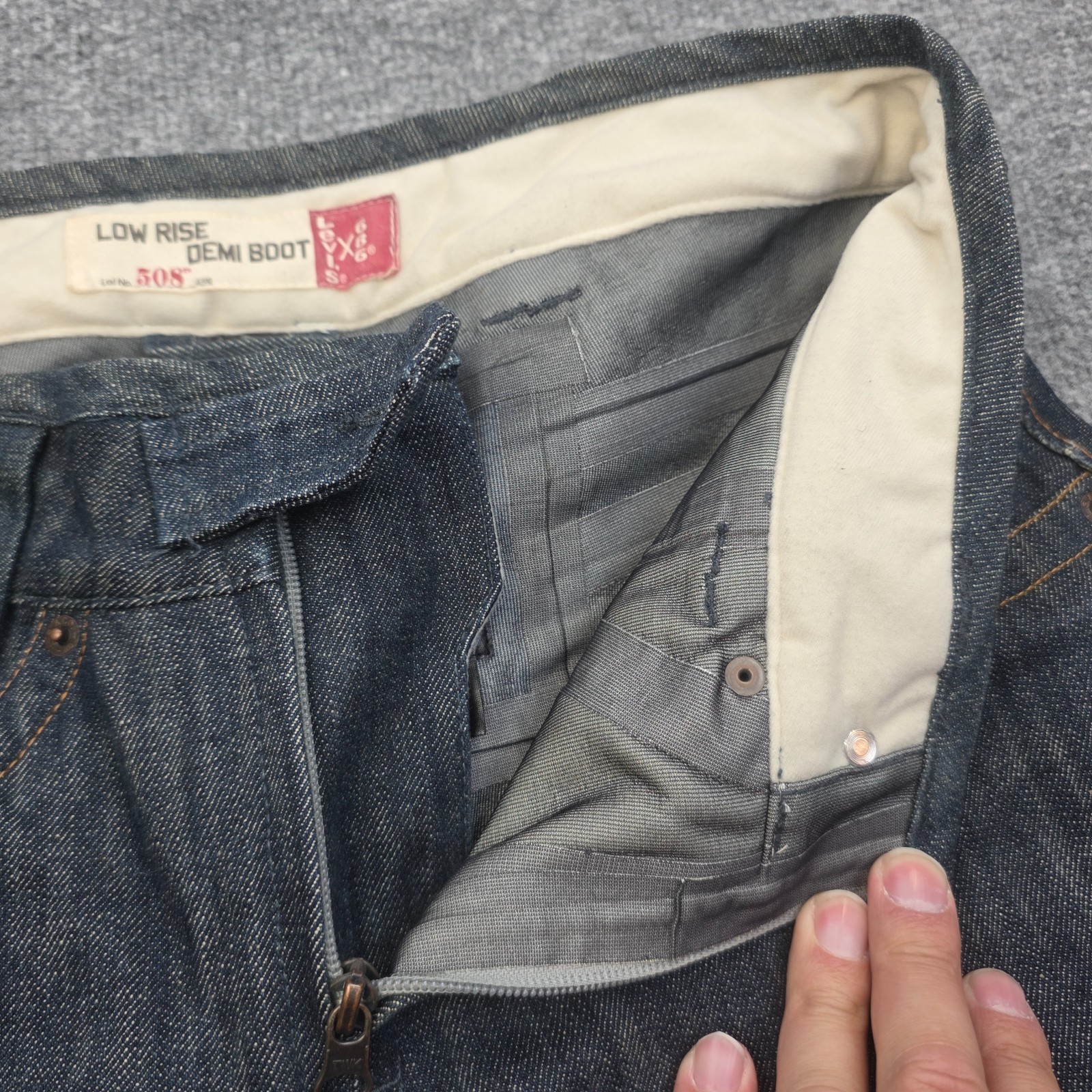 Blue denim Levi’s x 686 508 snowboard pants with front pockets, belt loops, and visible red “Low Rise Denim Boot” label.