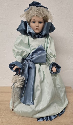 PHOTO 33 - POUPEE de COLLECTION EN PORCELAINE - Style Victorien - Collection