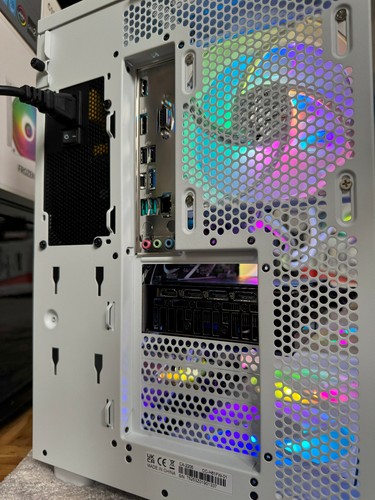White Gaming PC RTX 5060 Wasserkühlung 32GB RAM DDR5 - 2TB m.2 SSD - Neu - Bild 8 von 10