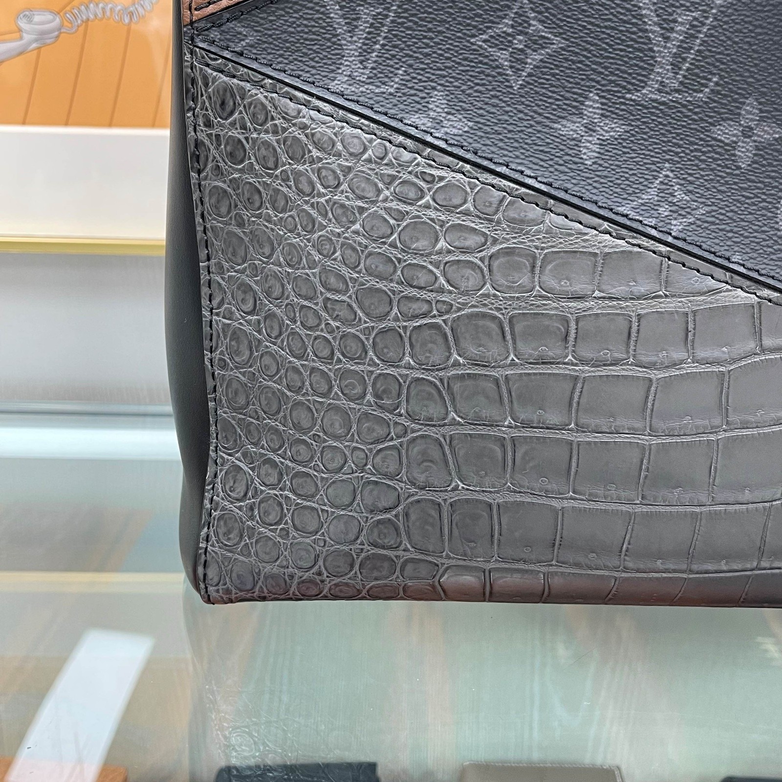 Louis Vuitton Limited Edition Eclipse Grands Sac … - image 4