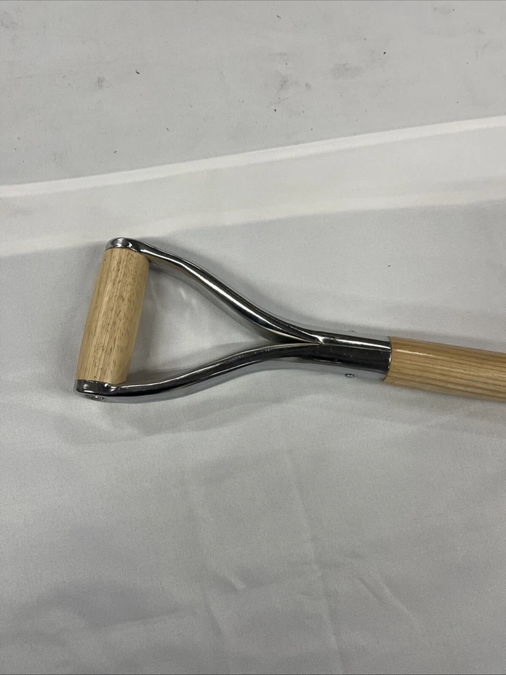 Pala Ceremonial Truper 33127 Tru Pro Cromo Pulido, con Acero/Madera 27 Pulgadas Foto 2 de 4