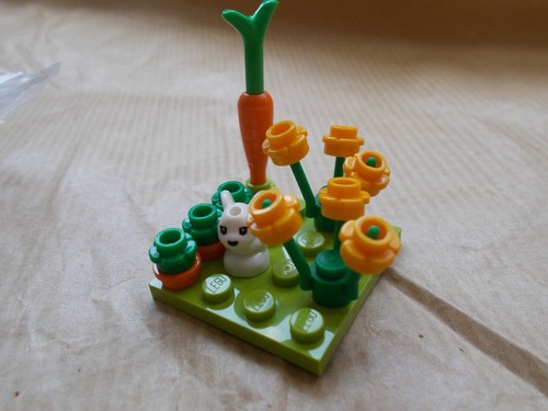 NEU LEGO CITY FRIENDS BABY OSTERHASE IN DEN KAROTTEN & FRÜHLINGSBLUMEN HASE - Bild 2 von 3