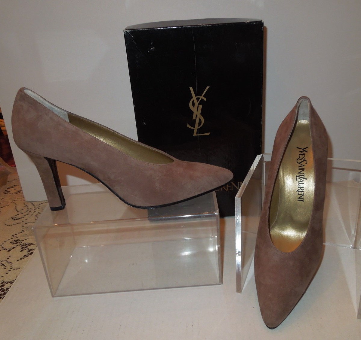 Décolleté vintage Yves Saint Laurent Clara in camoscio tortora nuove con scatola Italia 7 5N