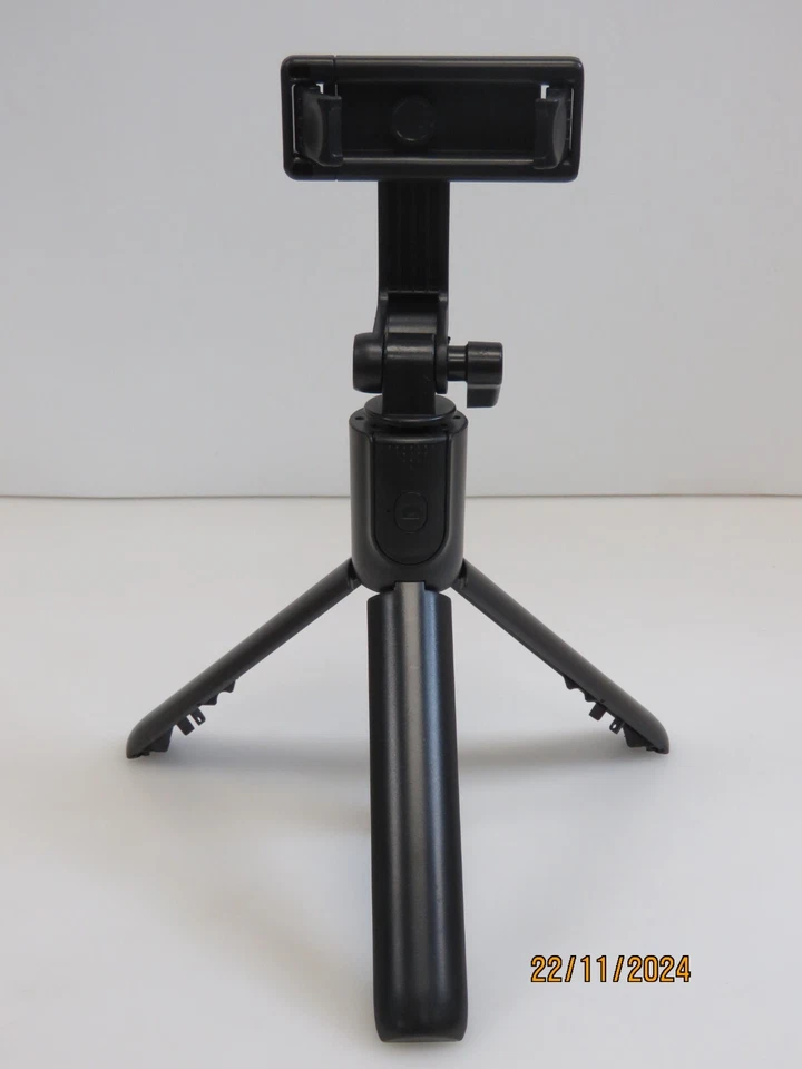 ReTrak - Retractable Folding Bluetooth Selfie Stick - Black [CL82] - Image 4 of 4