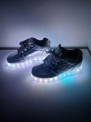 UK 3 Girls Heelys Trainers - LED Light Up Roller/ Wheels Shoes - Silver - Picture 2 of 24