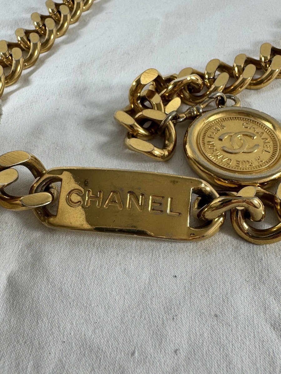 CHANEL 94 A Gold Plated Vintage Chain Link Charm CC Logo CHANEL 94 A Gold Plated Vintage Chain Link Charm CC Logo
