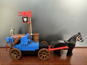 LEGO Wolfpack Renegades Castle Set 6038 Complete with Minifigures & Horses