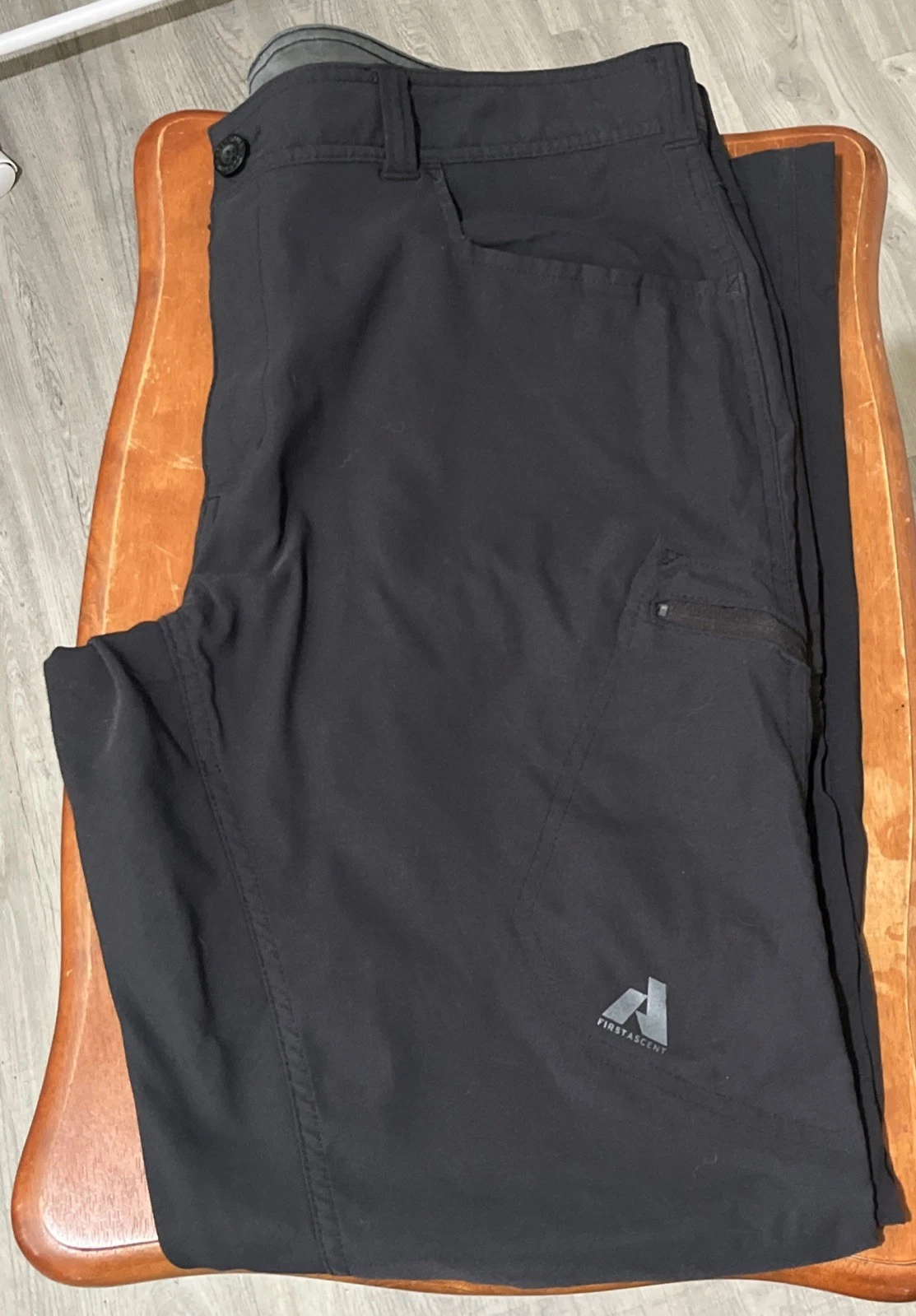 NR MINT EDDIE BAUER 1ST ASCENT 38 x 32 MENS BLACK CARGO HIKING FISHING PANTS