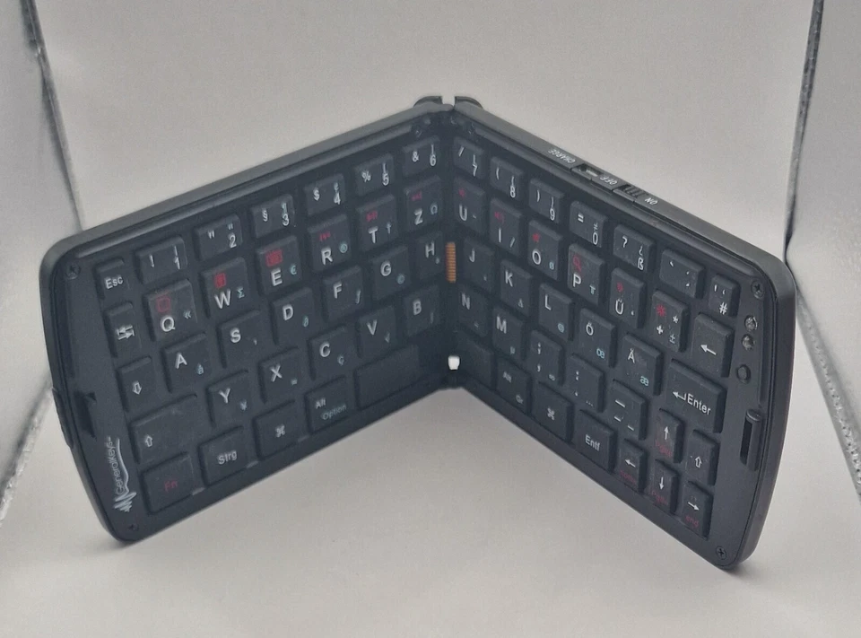 Faltbare Bluetooth Tastatur Pearl Generalkeys PX-4838-675 mit USB-Ladekabel - Bild 2 von 4