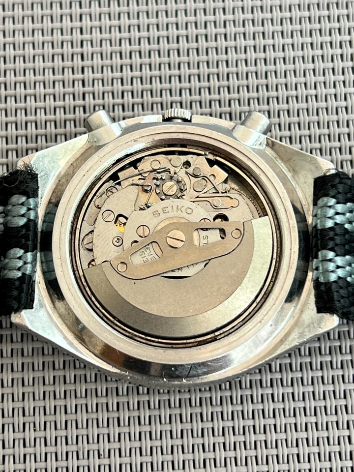 Reloj cronógrafo automático SEIKO 6139-7070 BABY JUMBO para hombre vintage esfera negra Foto 4 de 4