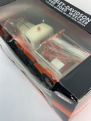 ミニカー HARLEY-DAVIDSON 1940 FORD WRECKER 1:16 Harley