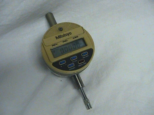 1 USED MITUTOYO DIGITAL GAGE MODEL IDC-1127 543-177