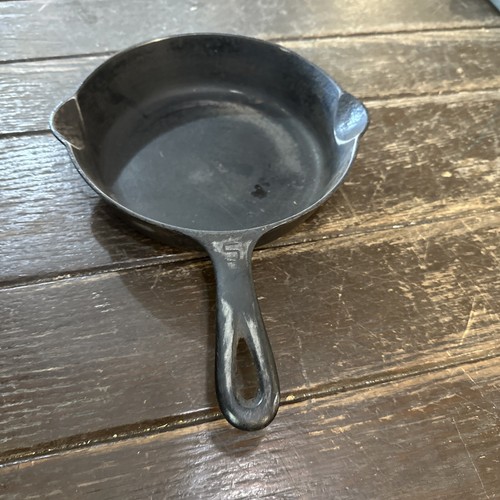 Antique Cast Iron Griswold Cast Iron Skillet No 5 - Picture 4 of 6