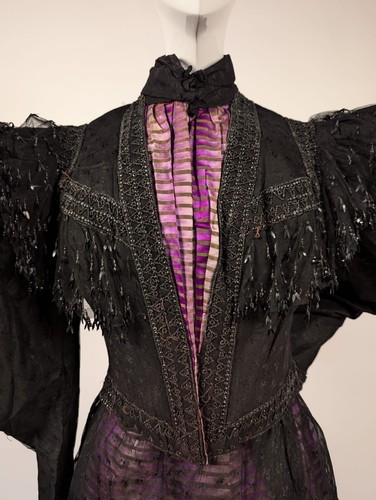 VICTORIAN 1890’S PURPLE OMBRE SATIN + BLACK SILK DRESS W MASSIVE MUTTON SLEEVES - Picture 3 of 12