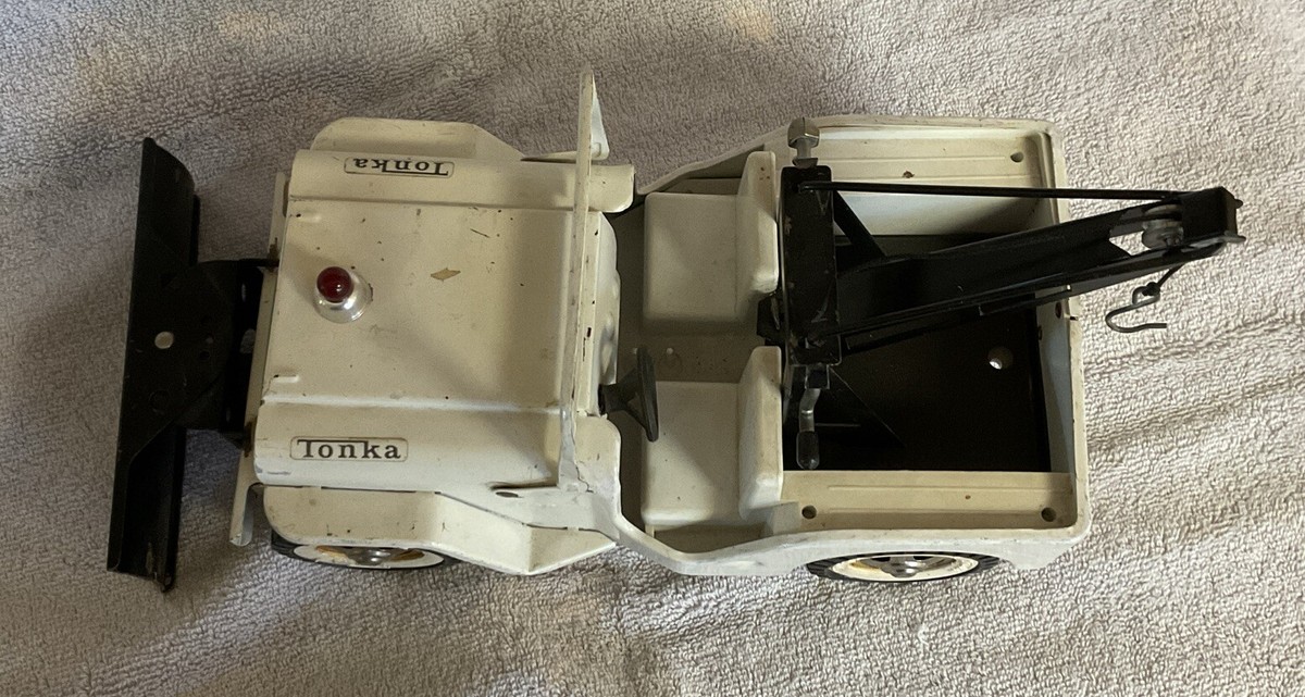 Vintage Tonka White Jeep AA Snowplow Wrecker Tow Truck Nice
