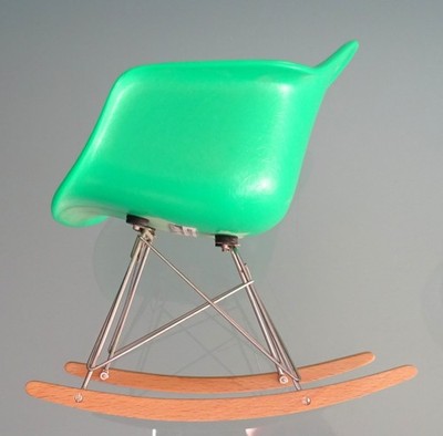 VITRA Design Miniatur, schöner EAMES-SCHAUKELSTUHL RAR in GRÜN, TOP-Zustand