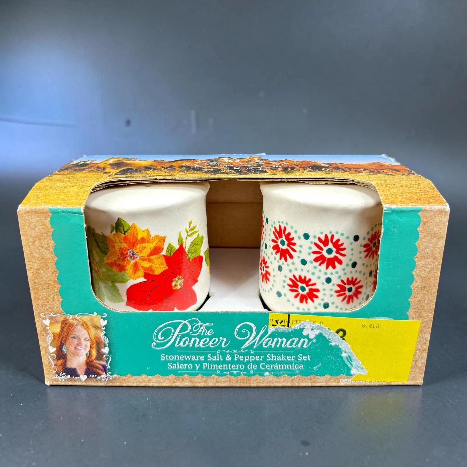 Pioneer Woman Poinsettia Stoneware Salt and Pepper Shaker Set Holiday Floral NEW
