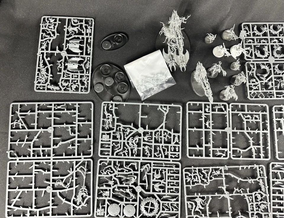 Warhammer Age Of Sigmar Old World 40K Daemons Of Tzeentch Lot - Image 4 of 4