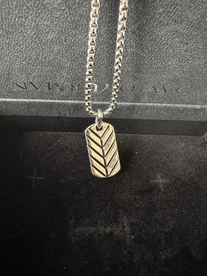 Collar David Yurman Plata de Ley con Zafiros Chevron Etiqueta de Perro Longitud 20" Foto 3 de 4