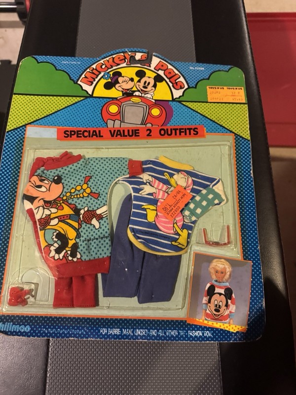 vintage 1986 Shillman Disney "Mickey & Pals" fashion set.