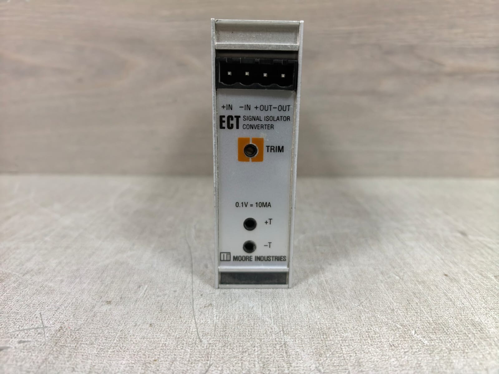 MOORE INDUSTRIES ECT/4-20MA/4-20MA/5.5VLP SIGNAL ISOLATOR CONVERTER
