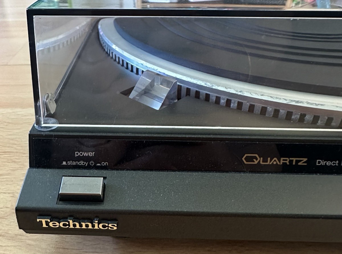 Technics SL-QD33 Fully Automatic Quartz Direct Drive Turntable