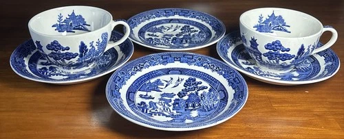 VTG Blue Willow Set of 2 Tea Cups & 4 Saucers Johnson Brothers Made in England