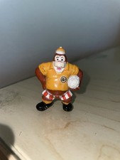 &Uuml;-Ei Einzelfigur Toni Tornado Fell braun + Aufkleber Serie Die Dribbel Boys 1990