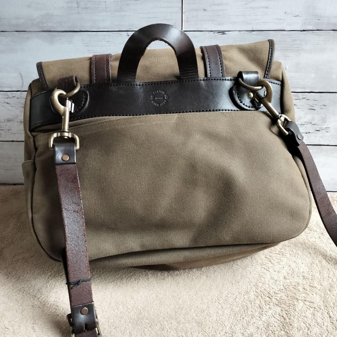 Authentic Filson Oiled Shoulder Bag Messenger crossbody Authentic Filson Oiled Shoulder Bag Messenger crossbody