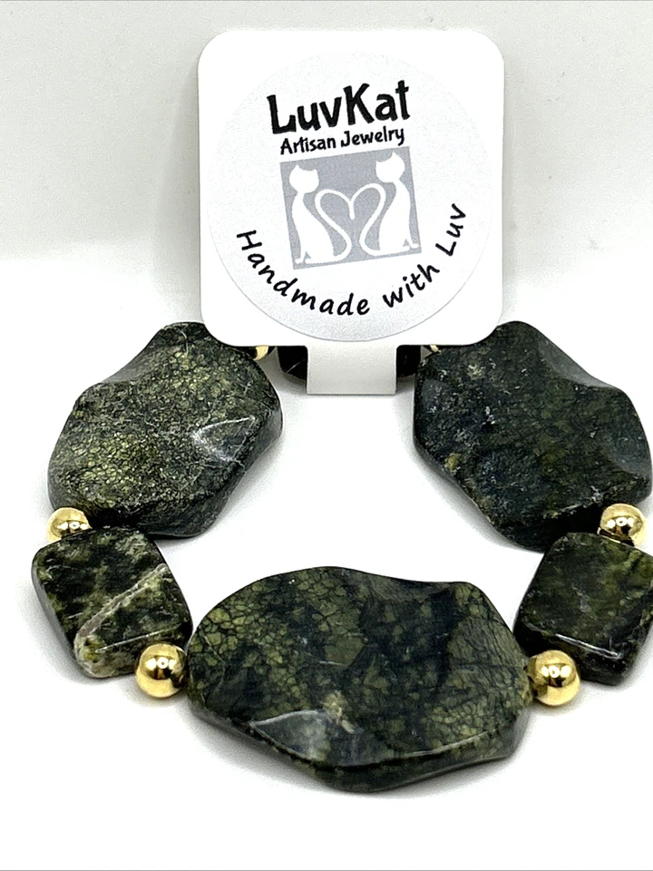 Brazalete elástico con cuentas gruesas de piedra natural serpentina verde oscuro de 7,5" con oro Foto 4 de 4
