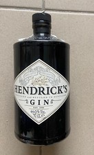 Bottiglia vetro vuota gin Nordés Bloom Hendrick’s Orbium Malfy Bombay e Whisky