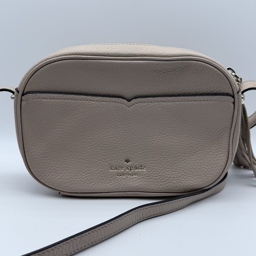 Borsa a tracolla per fotocamera Kate Spade Kourtney, pelle ciottolata rosa talpa - Foto 6 di 10