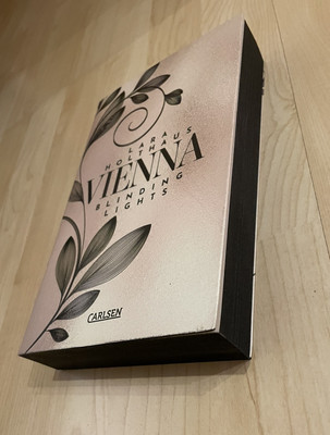 Lara  Holthaus - Vienna 1: Blinding Lights (Band 1), Guter Zustand, Farbschnitt