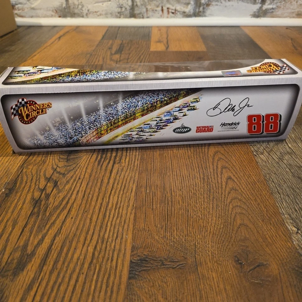 1:64 WINNER'S CIRCLE 2009 #88 AMP GET ON THE 88 HAULER DALE WONHARDT JR 09522 Foto 4 de 4