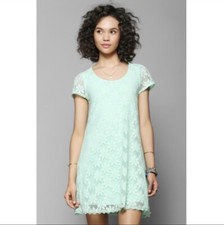 Urban Outfitters Kimchi Blue  Dress Mint Green Lace Short Sleeve Stretch Sz M