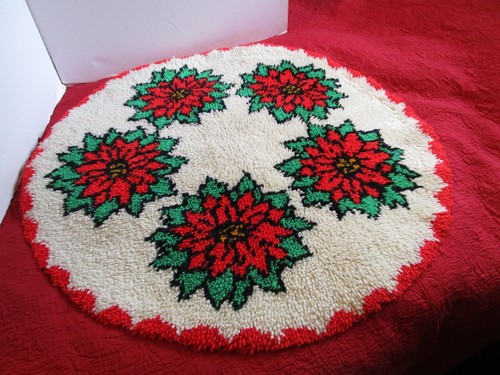 Finished Bucilla Latch Hook Hooked Tree Skirt Rug Poinsettia Christmas 39"W 1970 - Picture 10 of 12
