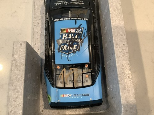 MARK MARTIN, HENDRICK & CHILDRESS AUTOGRAPHED 2017 HOF DIECAST, PROGRAM & CARDS - Picture 8 of 18