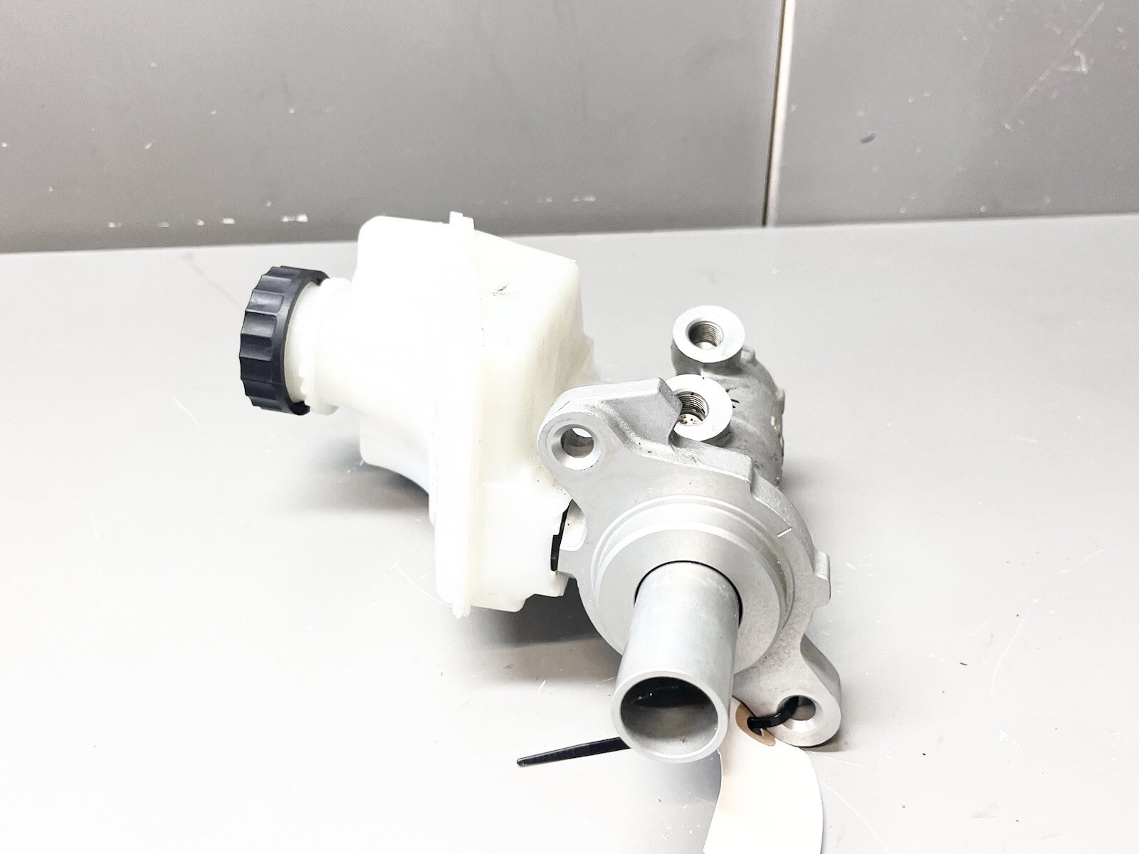 ⭐️2014-2021 MASERATI QUATTROPORTE BRAKE BOOSTER MASTER CYLINDER RESERVOIR OEM