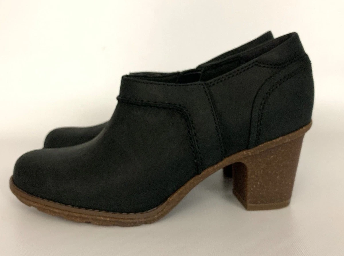 Clarks collection soft cushion booties sale