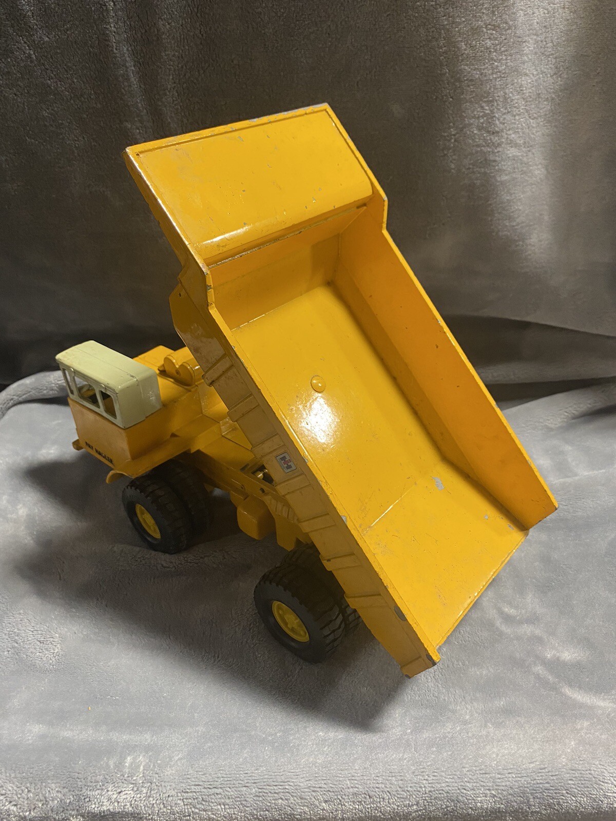 Ertl IH International Harvester Pay Hauler Dump Truck Yellow Metal 12
