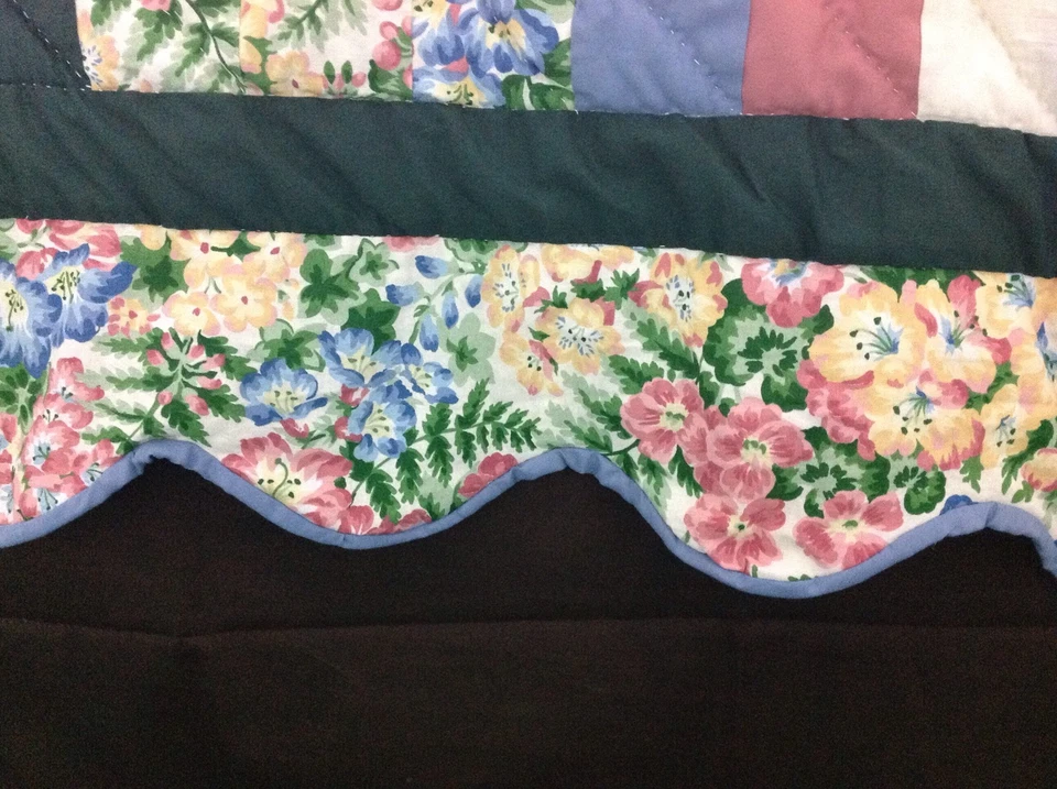 Floral Triple Around The World Patchwork Queen Quilt / Bedspread — 第 3/4 张图片