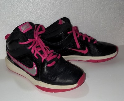 Nike Team Hustle D6 (2Y)- Girls Basketball Shoes - Black/White/Pink Foil/Silver