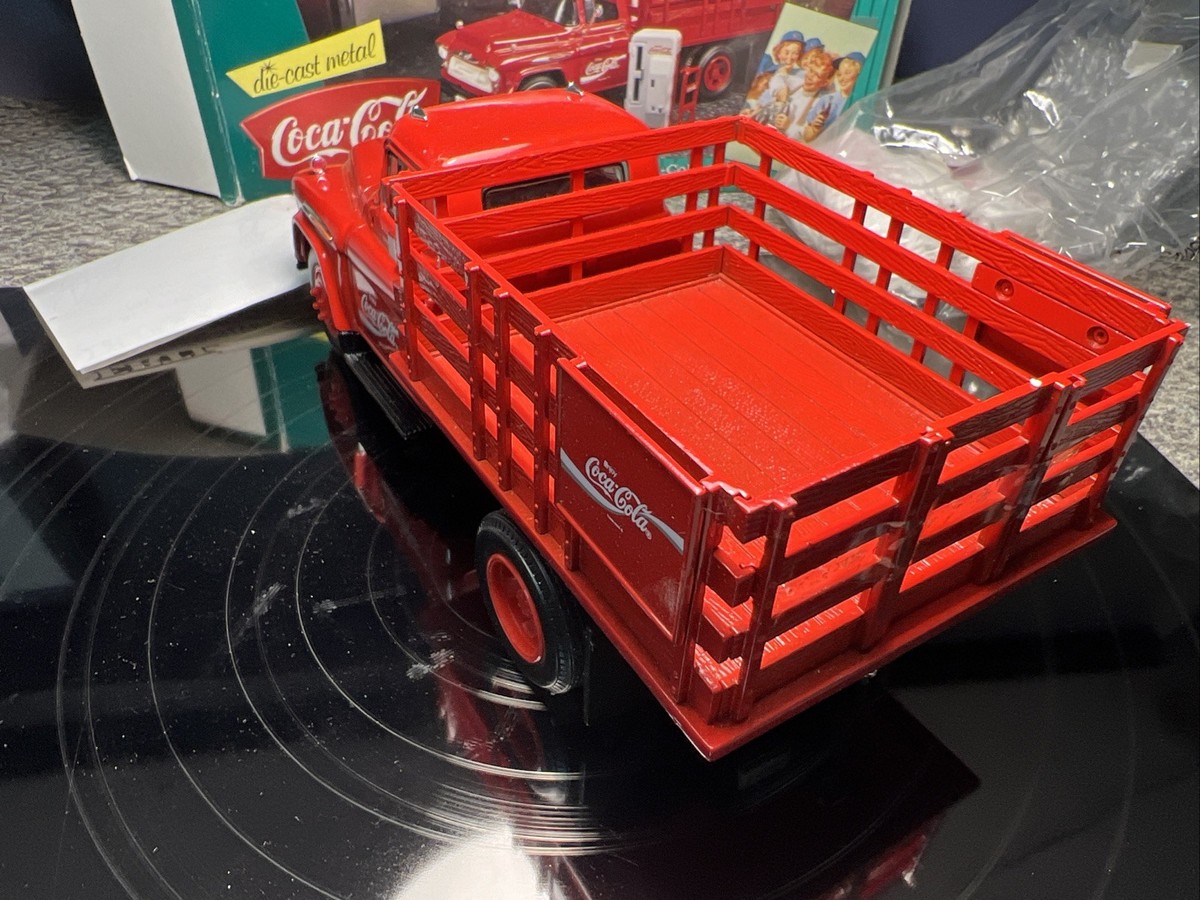 ERTL 1957 COCA- COLA Delivery Stake Truck Vending Machines,Dolly