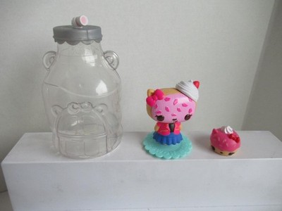 Num Noms Mystery Make up Yummy Creamie and Shortcake Cookie with Case