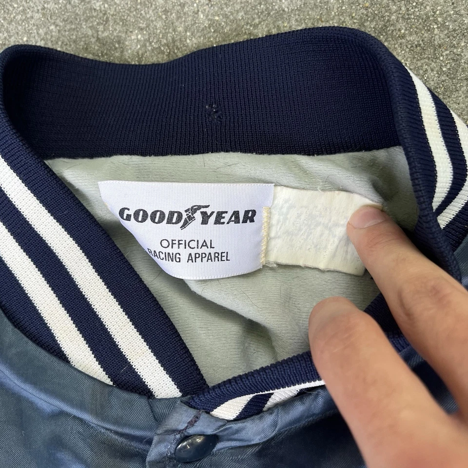 Chaqueta de bombardero Goodyear Racing vintage años 80 satinada cierre a presión universitaria talla M Foto 4 de 4