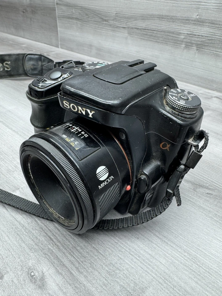 SONY ALPHA N50 DSLR-A100 DIGITAL CAMERA 10.2 MEGAPIXEL SIGMA ZOOM 50MM MINOLTA - Image 2 of 4