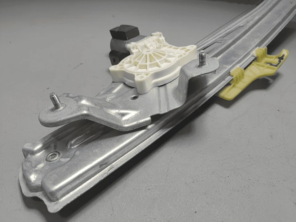 REAR PASSENGER SIDE DOOR WINDOW REGULATOR & MOTOR OEM 2015 - 2019 FORD EXPLORER - Image 2 of 4