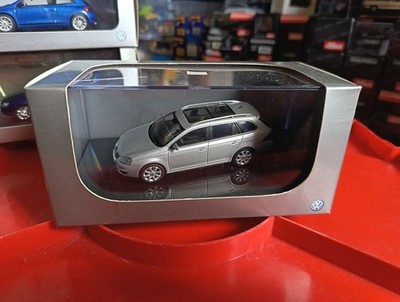 E 1/43 Dealer Boxed Model Autoart Vw Golf Mk5 Estate